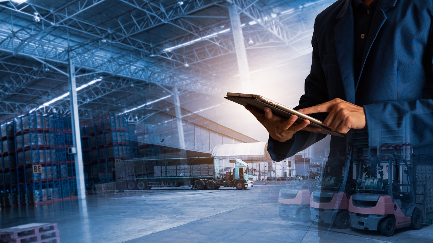 Freight forwarding software dashboard with shipment tracking, booking management and invoicing
